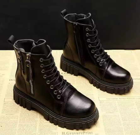 מגפוני "קרולינה" בעיצוב רטרו גותי