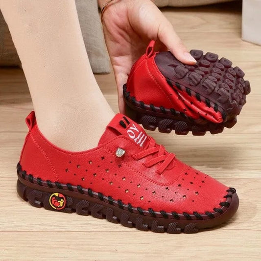 נעלי "OY" עם חורים מעוצבים, סוליה שטוחה, קלת משקל - נעלי אביגיל אדום / 35
