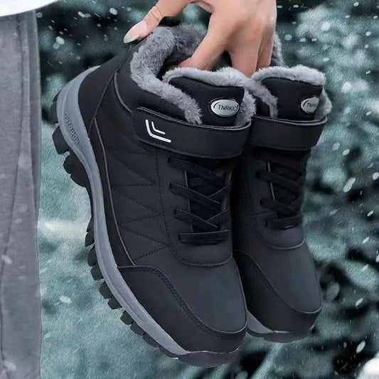 נעלי חורף "OutDoor" עם פרווה מלאכותית וסוליה נגד החלקה - נעלי אביגיל שחור / 36