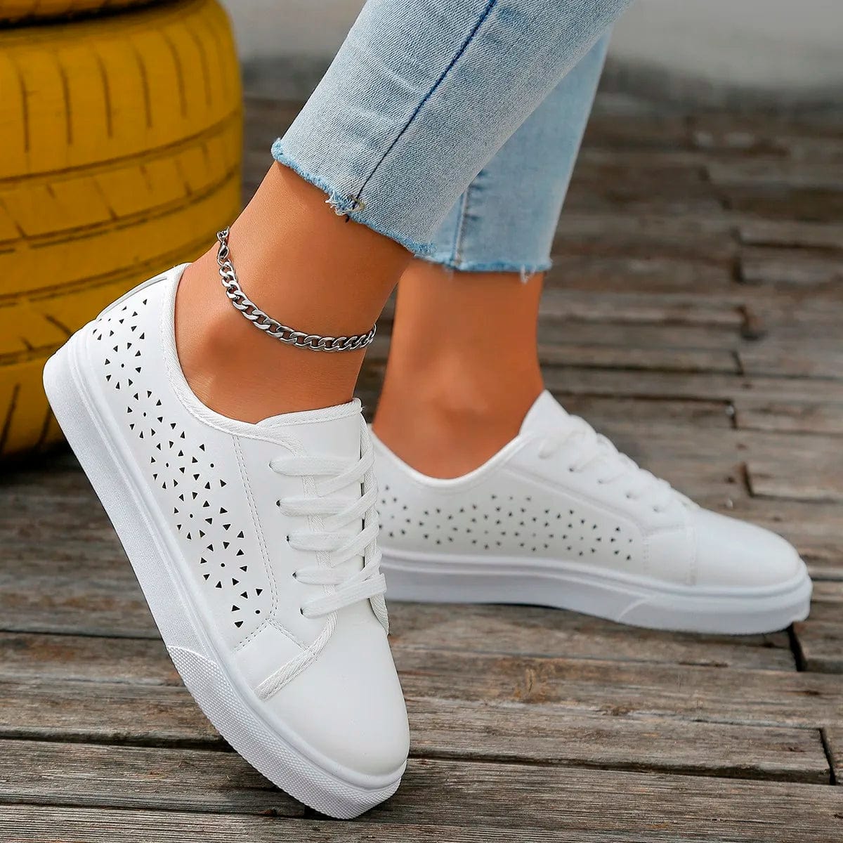 נעלי "ברונו" עיצוב איטלקי קולקציית 2024 סניקרס סוליה שטוחה - נעלי אביגיל לבן / 36