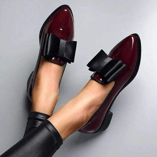 נעלי "דקור" מחודדות בעיצוב ייחודי - נעלי אביגיל אדום / 35