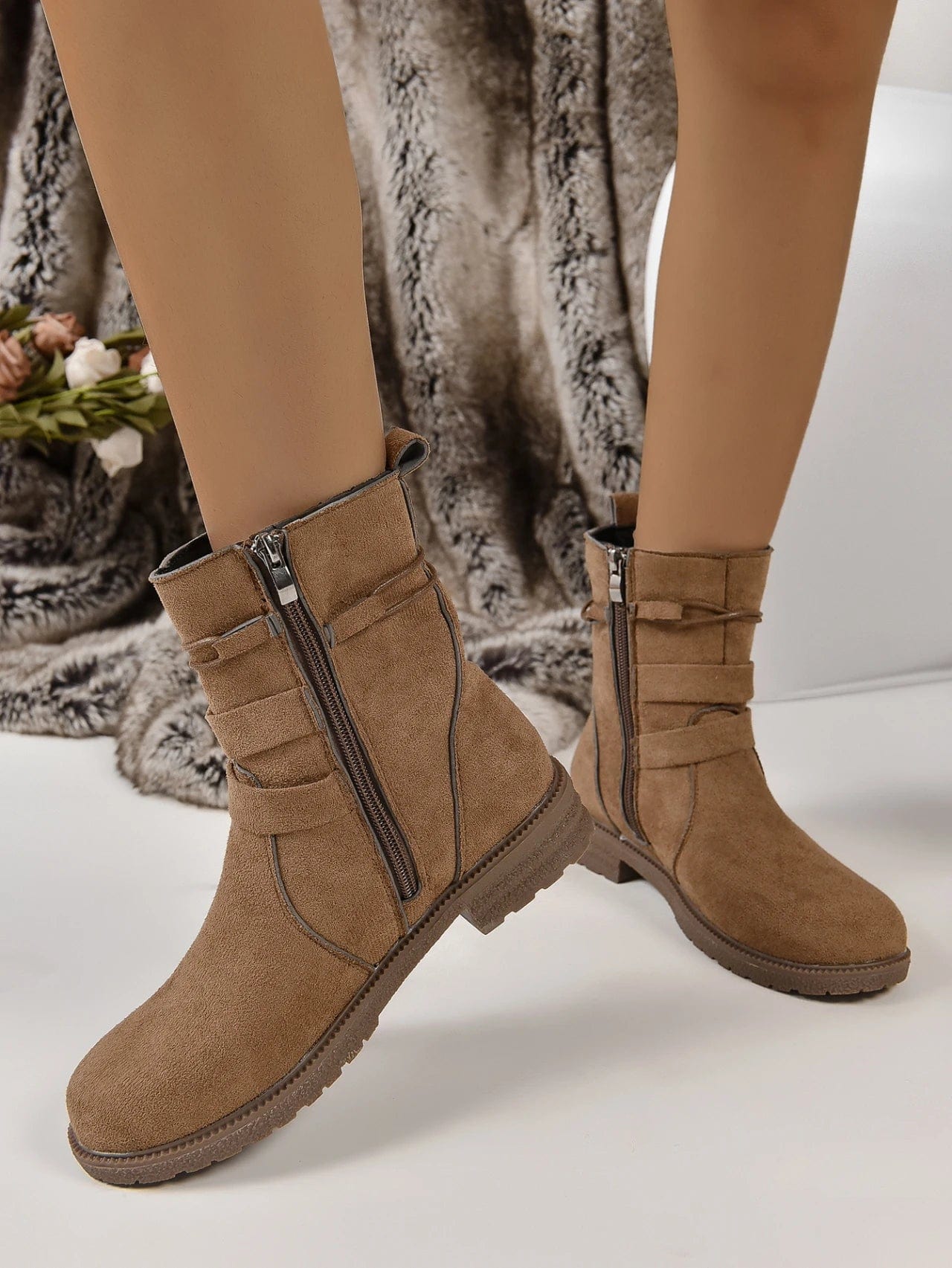 מגפוני "רומי שני" עם אבזם עיצוב מודרני - נעלי אביגיל